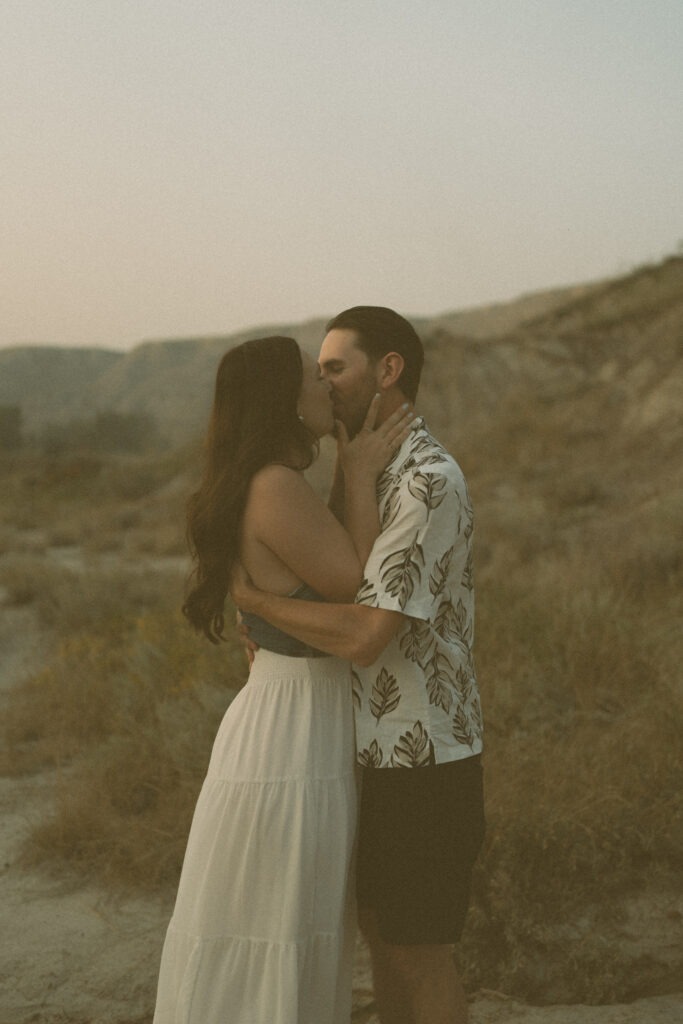 Romantic sunset kiss in the Alberta hoodoos by Drumheller wedding photographer Jordan’s Photos & Films.